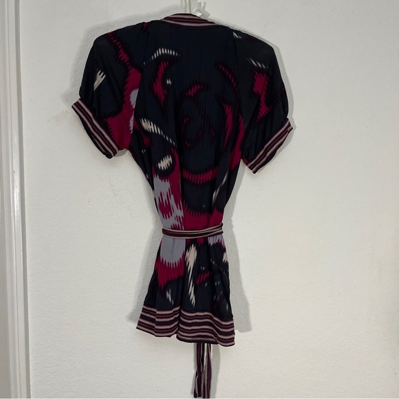 BCBGMaxAzria Black & Pink Blouse Rose Wrap Top Short Sleeve Surplice V-Neck Sz S - Picture 6 of 12